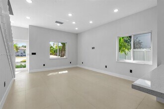 1443 NW 42nd St in Miami, FL - Building Photo - Building Photo
