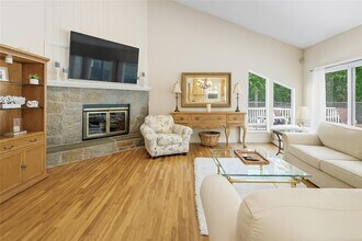 60 Quogue Riverhead Rd in Quogue, NY - Building Photo - Building Photo