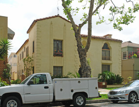 308 N Almont Dr in Beverly Hills, CA - Building Photo - Building Photo