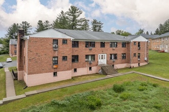 Laurel Gardens in South Fallsburg, NY - Building Photo - Building Photo
