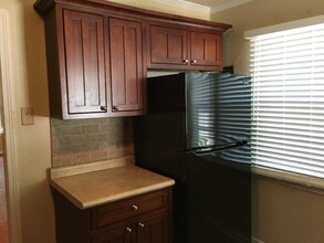 1503 N Cleveland Ave in Cameron, TX - Foto de edificio - Building Photo