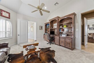 600 Royal Oaks Dr in Friendswood, TX - Foto de edificio - Building Photo