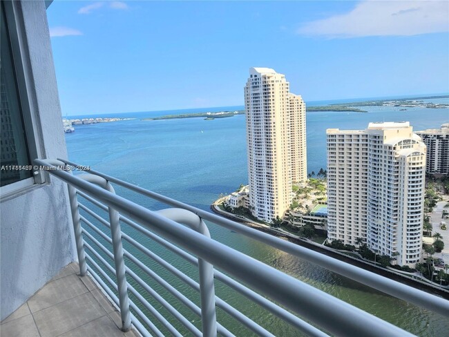 325 S Biscayne Blvd, Unit 4121 in Miami, FL - Foto de edificio - Building Photo