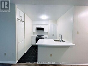 1055 Bay St. in Toronto, ON - Building Photo - Building Photo