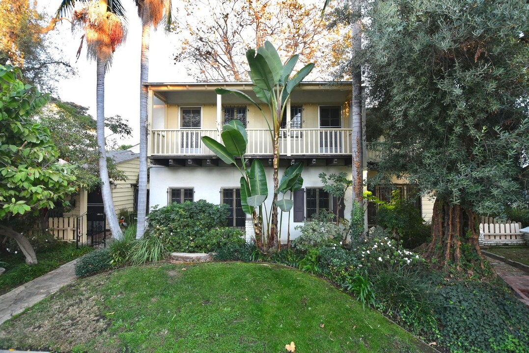 1008 Orange Grv Ave-Unit -1022 1/2 in Los Angeles, CA - Foto de edificio