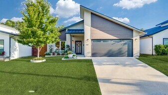 1110 Claude St in Dallas, TX - Building Photo