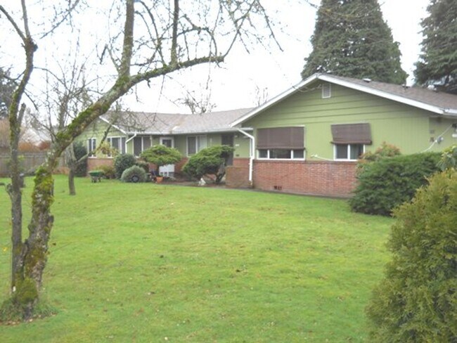 property at 11054-11054 NE Glisan St