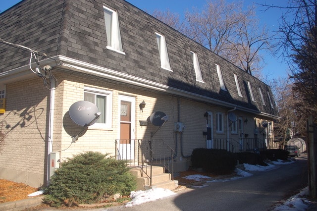 property at 321 S Jefferson St