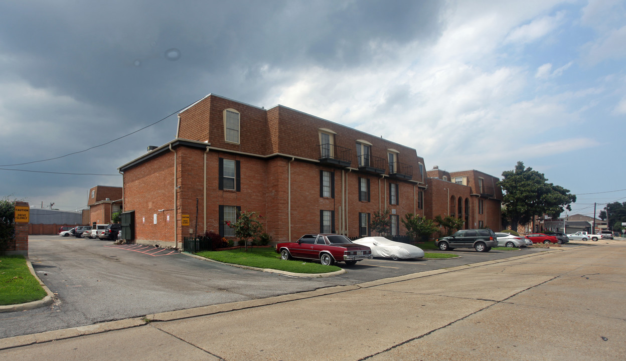 3110 Edenborn Ave in Metairie, LA - Building Photo