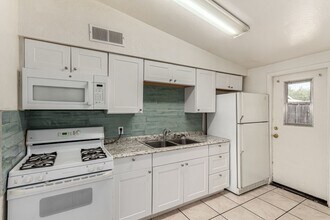 9230 North 8th St in Phoenix, AZ - Building Photo - Building Photo
