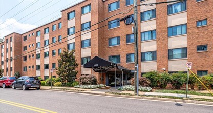 1200 S Arlington Ridge Rd, Unit 406 in Arlington, VA - Building Photo - Building Photo