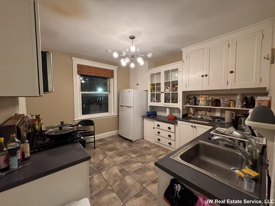 1992 Commonwealth Ave, Unit 6 in Boston, MA - Building Photo