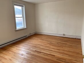 2047 Magnolia Ave in Buena Vista, VA - Building Photo - Building Photo