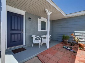 10 Windsor Ct in Galveston, TX - Building Photo