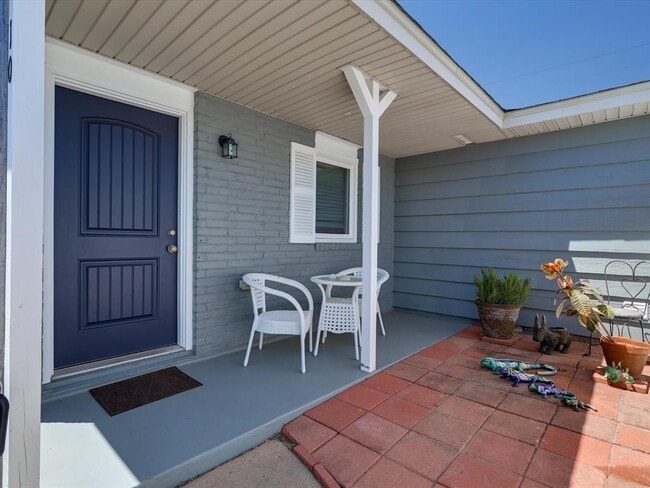 property at 10 Windsor Ct