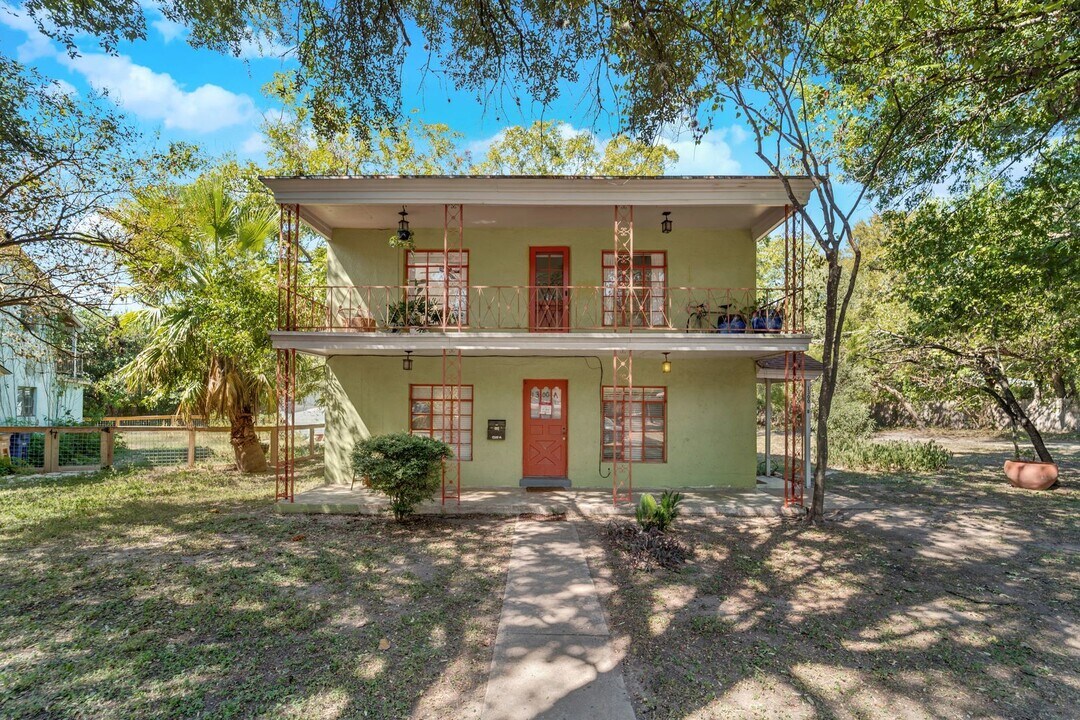 1300 Kirkwood Rd in Austin, TX - Building Photo