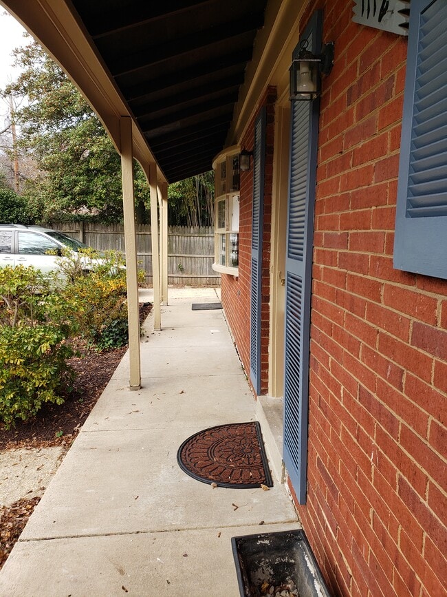 1112 Dunoon Rd in Silver Spring, MD - Foto de edificio - Building Photo