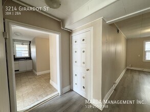 3214 Girardot St in Windsor, ON - Building Photo - Building Photo