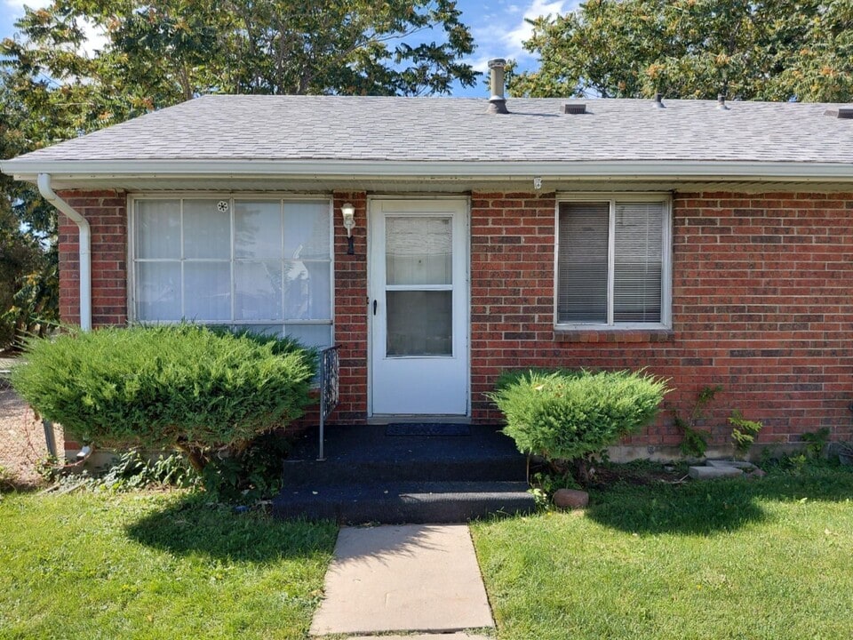 1 Yorkshire Rd in Pueblo, CO - Building Photo