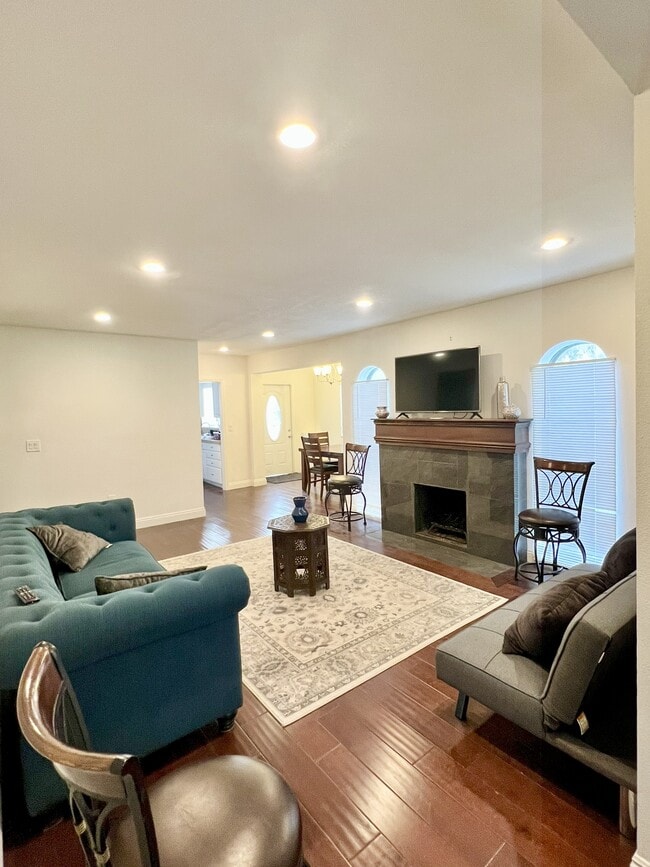3657 Roselawn Ave in Glendale, CA - Building Photo - Building Photo