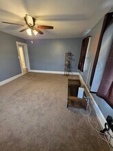 121 4th St in Hicksville, NY - Foto de edificio - Building Photo