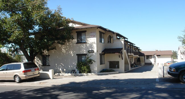 10037 Samoa Ave in Tujunga, CA - Building Photo - Building Photo