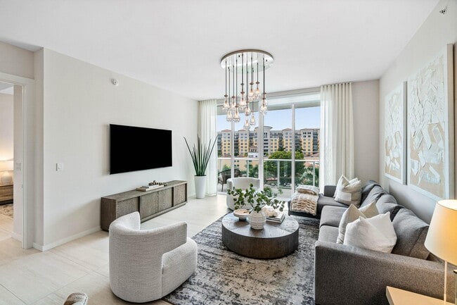 200 SE Mizner Blvd in Boca Raton, FL - Foto de edificio - Building Photo