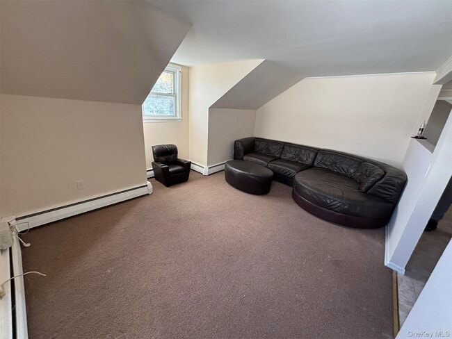 308 Lucille Ave in Franklin Square, NY - Building Photo - Building Photo