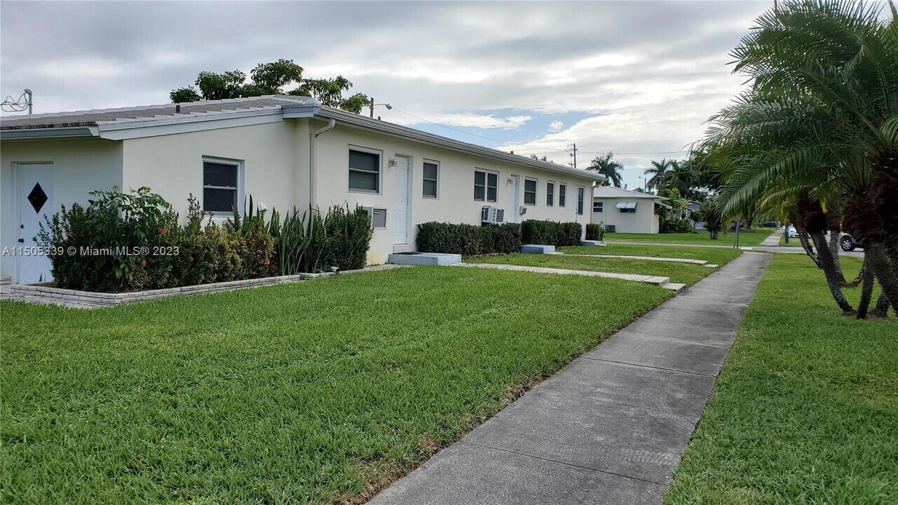 200 SE 3rd St, Unit 1 in Dania Beach, FL - Building Photo