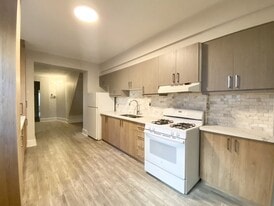 1078 College St in Toronto, ON - Building Photo