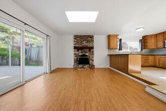 7750 Surrey Ln in Oakland, CA - Building Photo - Building Photo