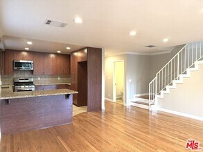 310 E Providencia Ave in Burbank, CA - Building Photo - Building Photo