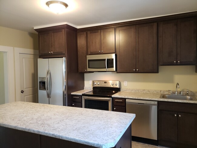 12 Booker St, Unit Apt C in Lisbon, ME - Building Photo - Building Photo