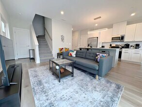 28397 Torch Pkwy, Unit SI ID1502224P in Warrenville, IL - Foto de edificio - Building Photo