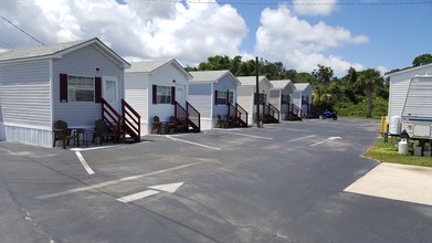Carter's Motel in Edgewater, FL - Foto de edificio - Building Photo