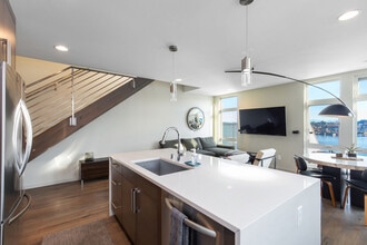 611 Wheeler St in Seattle, WA - Foto de edificio - Building Photo