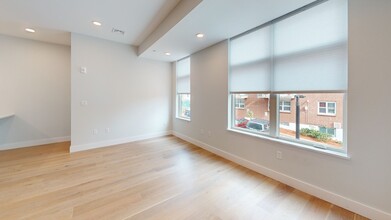 124 Highland Ave in Somerville, MA - Building Photo - Building Photo