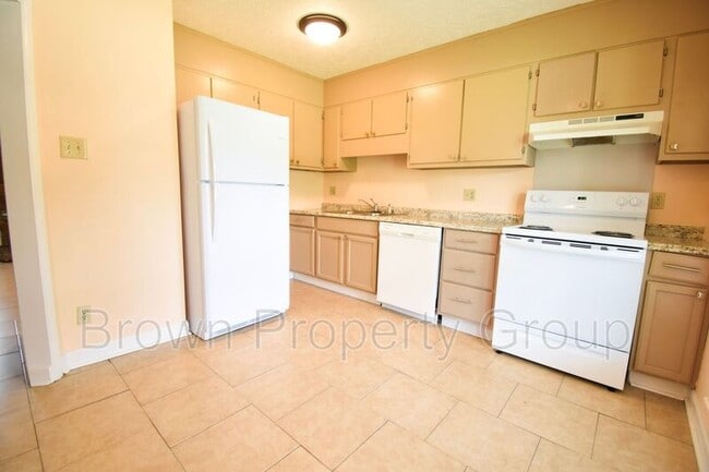 6208 Birchbrook Dr in Hope Mills, NC - Building Photo - Building Photo