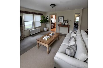 1027 West St in Riverhead, NY - Building Photo - Building Photo