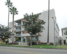 240 S Doheny Dr in Beverly Hills, CA - Building Photo - Building Photo