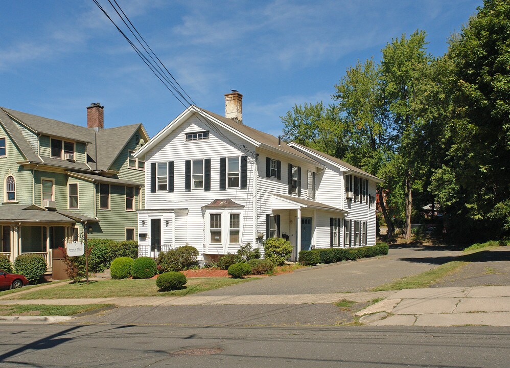 30 High St in Bristol, CT - Building Photo