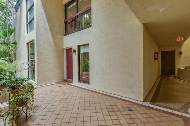 2400 Brickell Ave, Unit 103D in Miami, FL - Building Photo - Building Photo