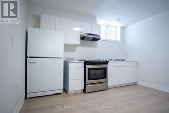 118 Fairholme Ave in Toronto, ON - Building Photo - Building Photo