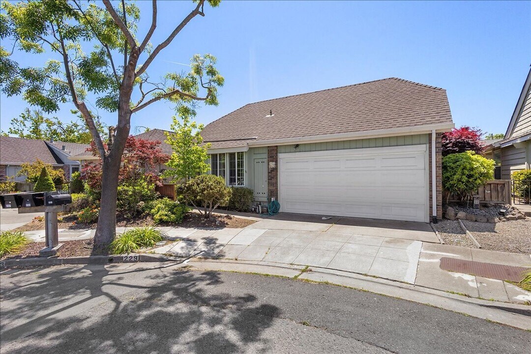 229 Brighton Ct in Alameda, CA - Building Photo