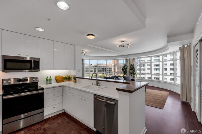 38 Bryant St in San Francisco, CA - Building Photo - Building Photo
