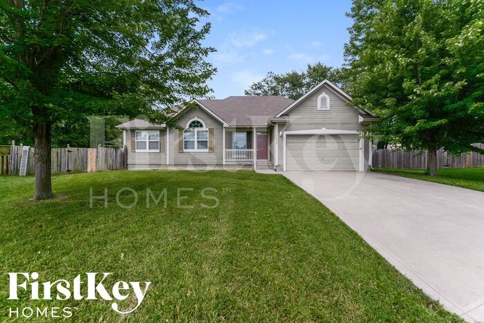 14050 Drury Ct in Grandview, MO - Building Photo