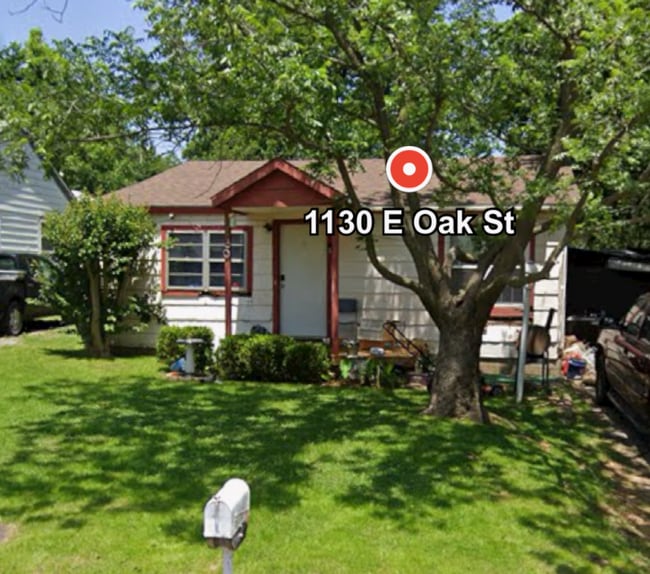 property at 1130 E Oak St