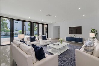 549 NE 12th Ave in Fort Lauderdale, FL - Building Photo - Building Photo