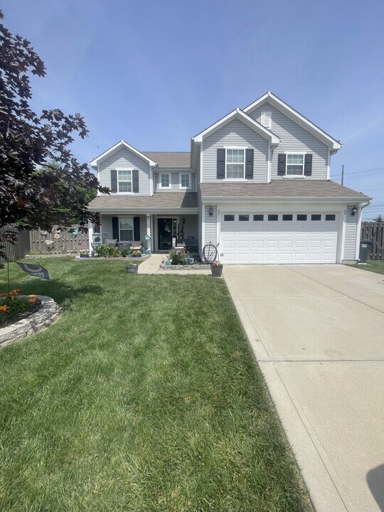 2164 Sungold Ct in Greenwood, IN - Building Photo