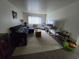 4537 S Ahmedi Ave, Unit 16 in St. Francis, WI - Building Photo